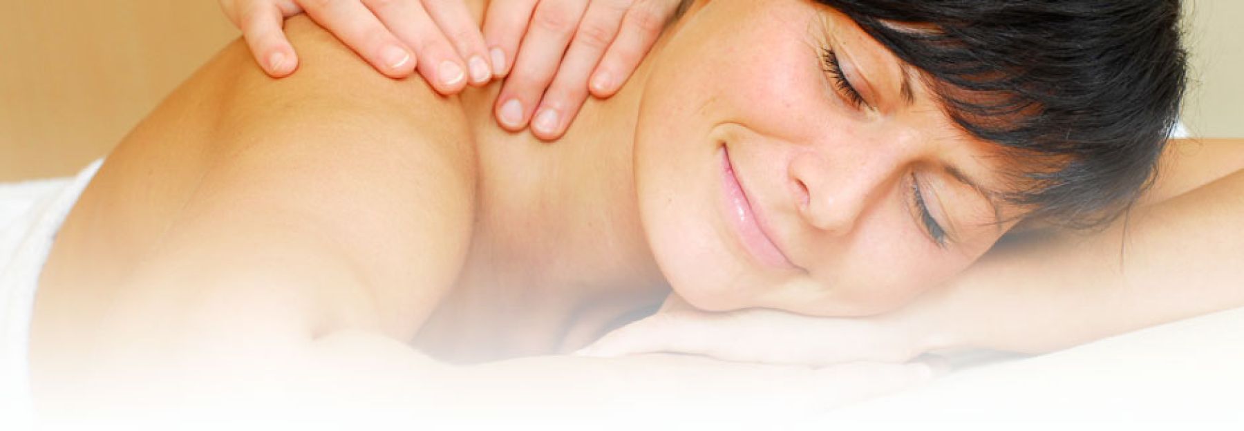 Physiotherapeutische Behandlung im Schulter-Nacken-Bereich